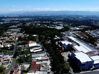CASA EN VENTA SAN CRISTÓBAL A LA PAR DE SANKRIS MALL — Casa en Venta en Zona 8 Mixco, Guatemala, Ciudad — miniatura 7 de 9