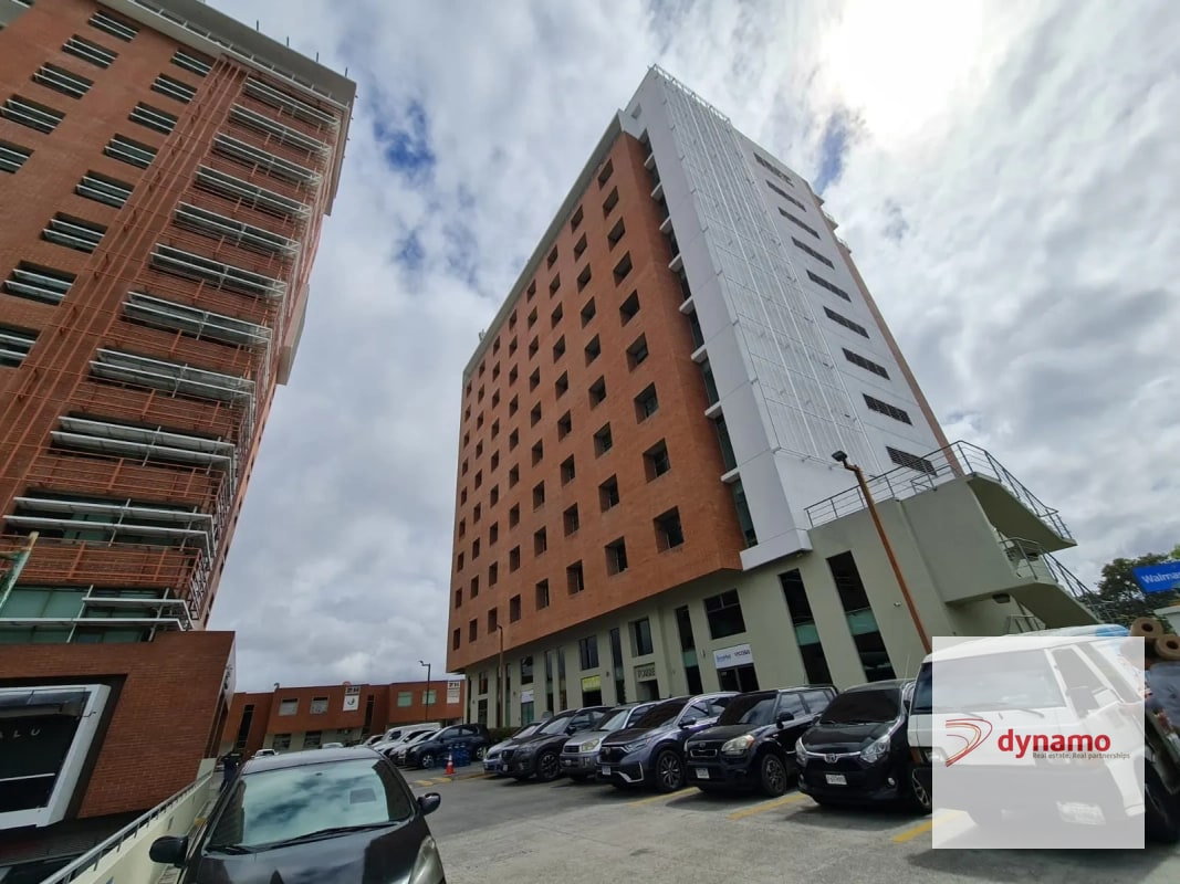 Rento oficina en edificio Corporativo en Zona 4 de Mixco - 1