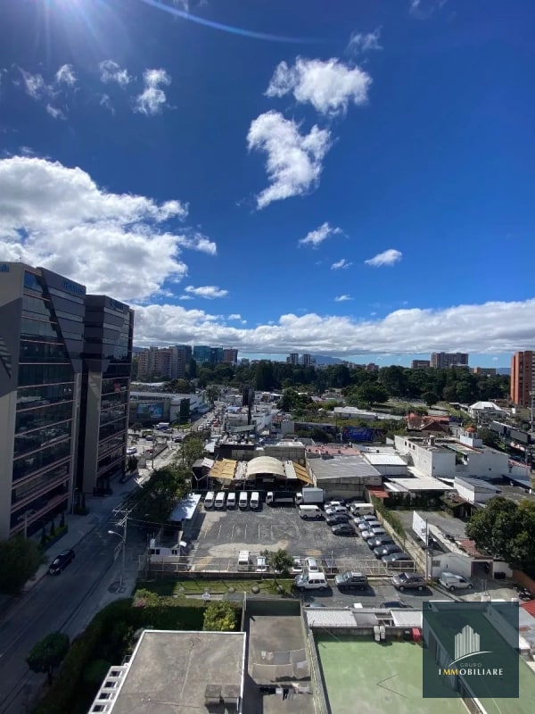 Apartamento con balcón en renta zona 10 edificio Atarah - 13