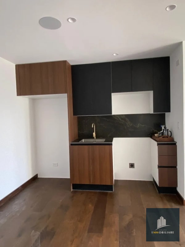 Apartamento con balcón en renta zona 10 edificio Atarah - 11