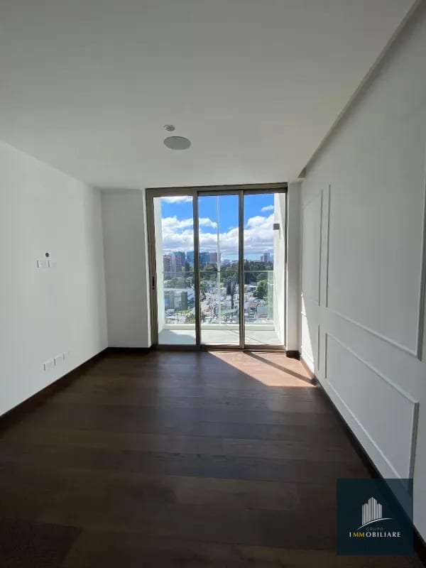 Apartamento con balcón en renta zona 10 edificio Atarah — Apartamento en Alquiler en Atarah, Zona 10, Guatemala, Ciudad — foto 11 de 14