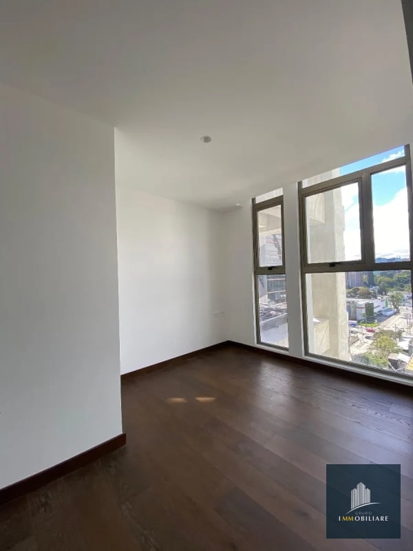 Apartamento con balcón en renta zona 10 edificio Atarah - 6