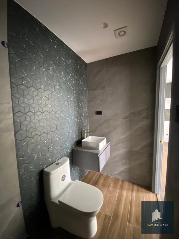 Apartamento con balcón en renta zona 10 edificio Atarah - 4