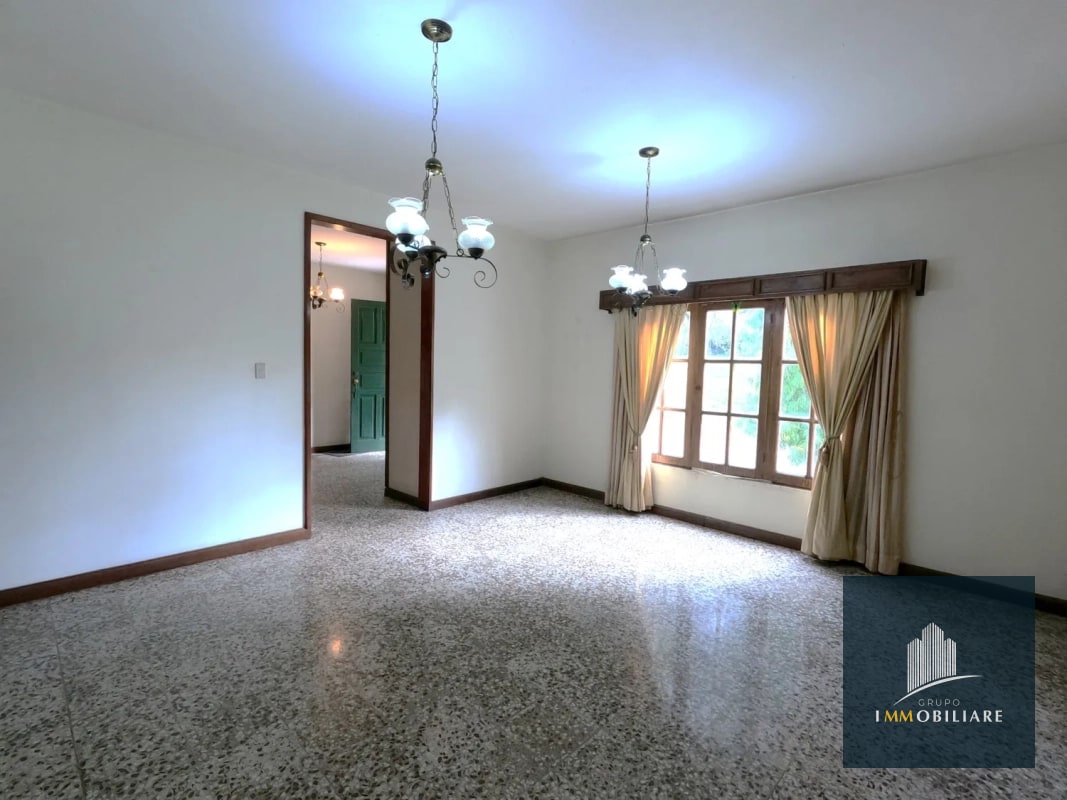 Casa para Restaurante con Jardín y Parqueo Bulevar las colinas, San Cristobal - 11