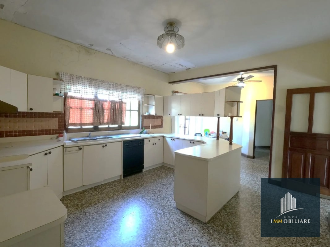 Casa para Restaurante con Jardín y Parqueo Bulevar las colinas, San Cristobal - 9