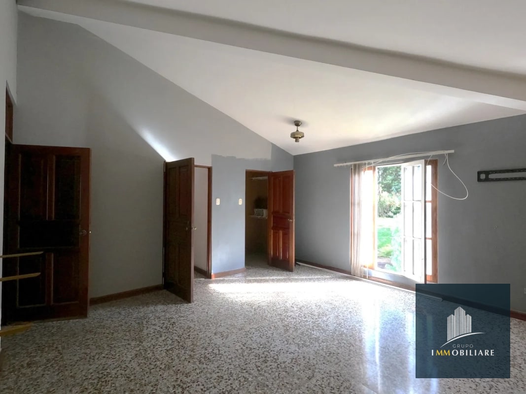 Casa para Restaurante con Jardín y Parqueo Bulevar las colinas, San Cristobal - 4