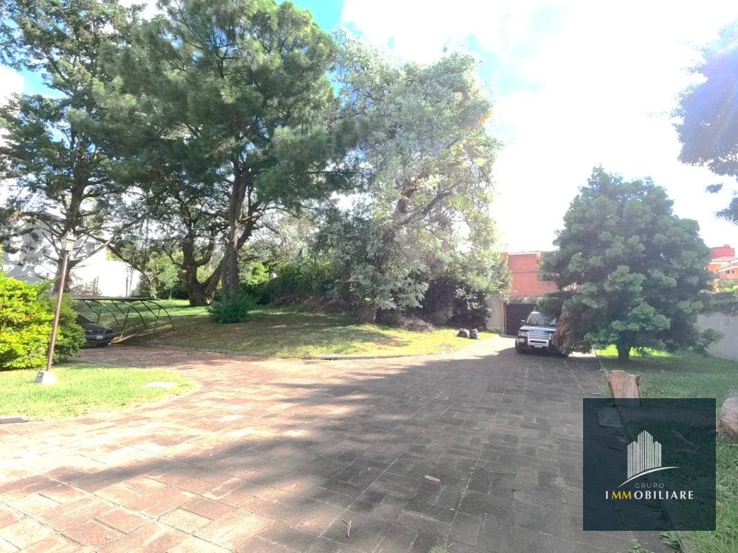 Casa para Restaurante con Jardín y Parqueo Bulevar las colinas, San Cristobal - 1