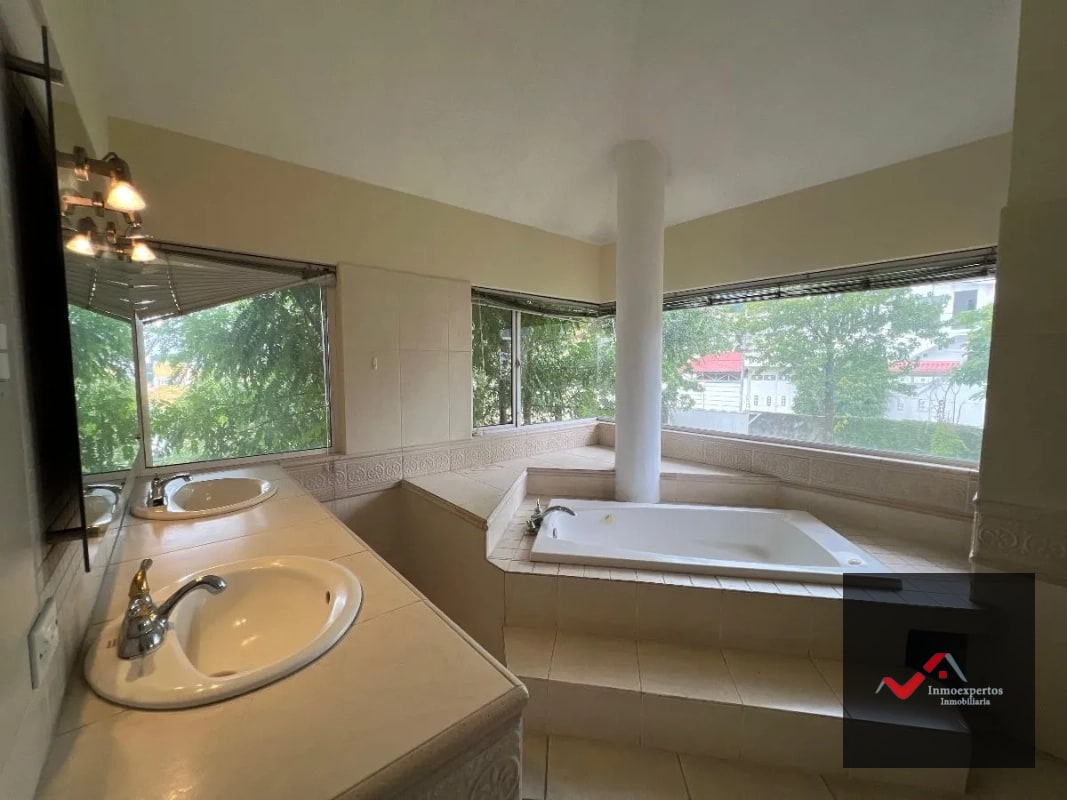 CASA EN VENTA SAN CRISTOBAL ZONA 8 DE MIXCO - 9