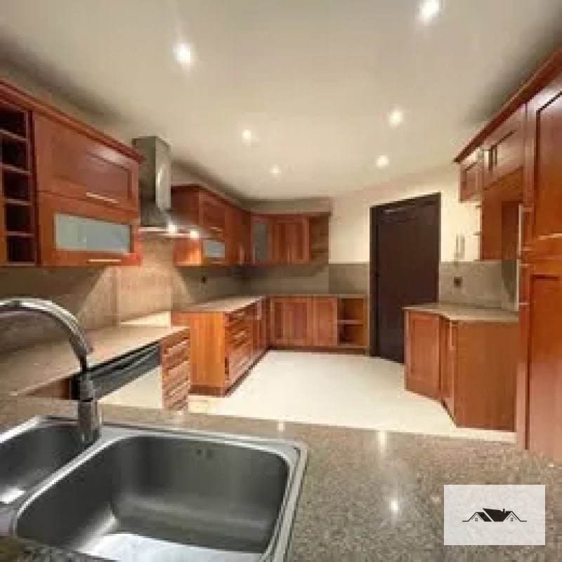 EN VENTA Preciosa y Amplia Casa Colonia  El PRADO  ZONA 10 — Casa en Venta en El Prado, Zona 10, Guatemala, Ciudad — foto 3 de 10