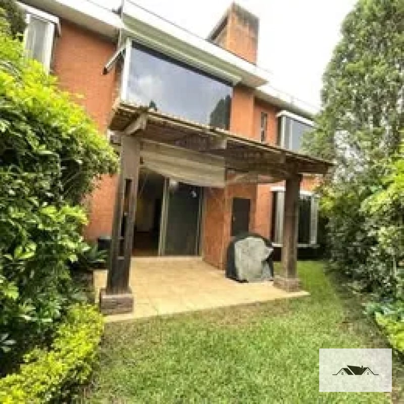 EN VENTA Preciosa y Amplia Casa Colonia El PRADO ZONA 10 — Casa en Venta en El Prado, Zona 10, Guatemala, Ciudad — foto 2 de 10