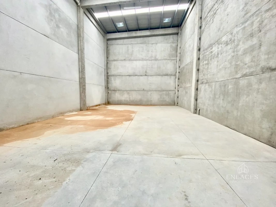 Zona 4 de Mixco • Ofibodega en Renta • Condominio Zona de Negocios San Nicolás - 2