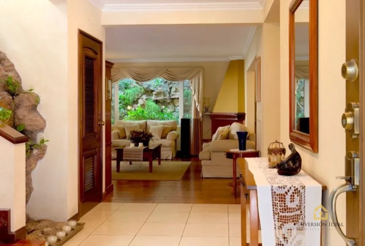 Vendo casa exclusiva en Condominio El Jardín de la Fuente  Zona 14 - 7