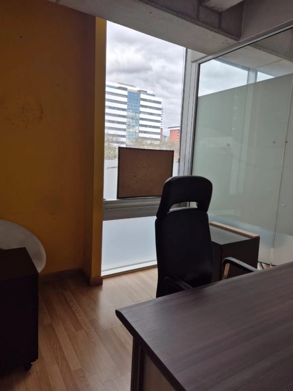Oficina en renta Edificio Platina zona 10 — Oficina en Alquiler en Zona 10, Guatemala, Ciudad — foto 14 de 17