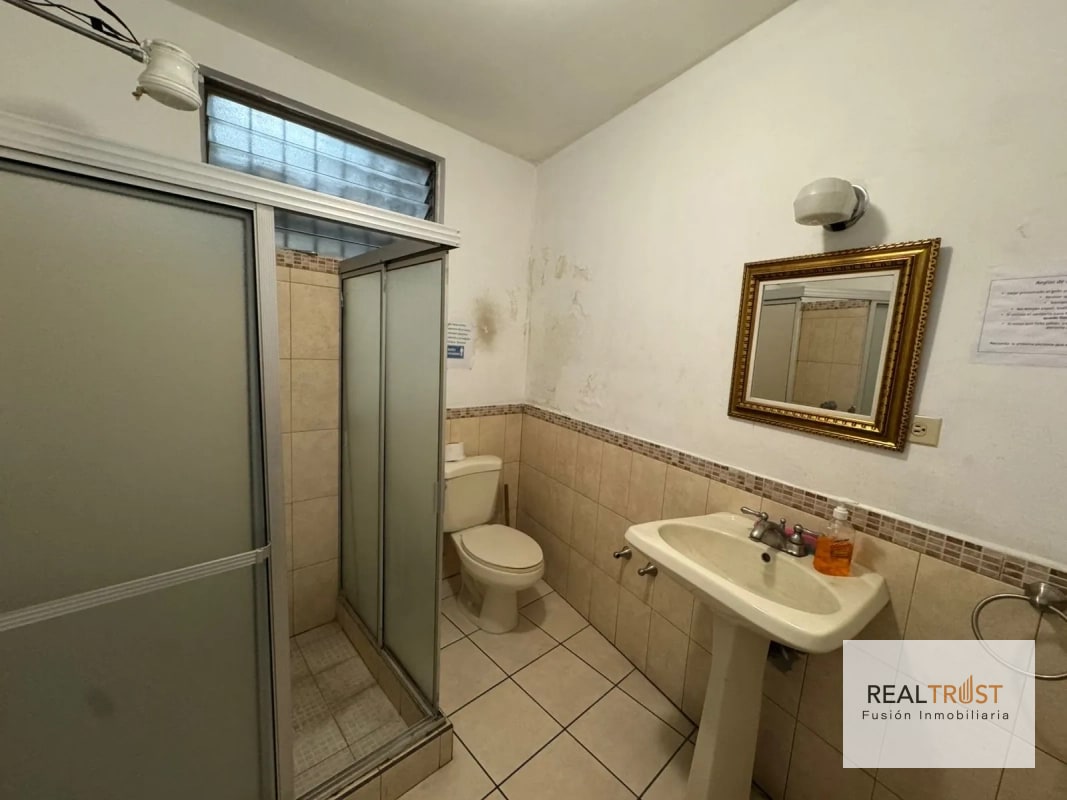 Casa para oficinas en zona 13 a pocos pasos de las Américas - 13