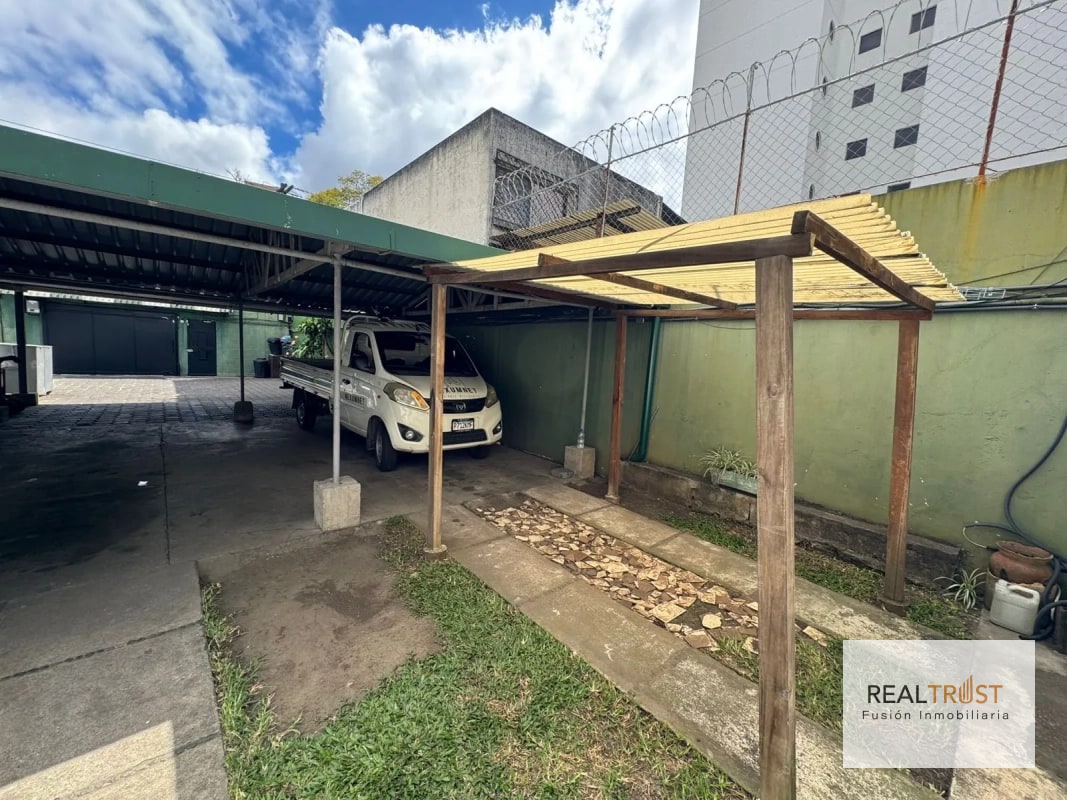 Casa para oficinas en zona 13 a pocos pasos de las Américas - 11