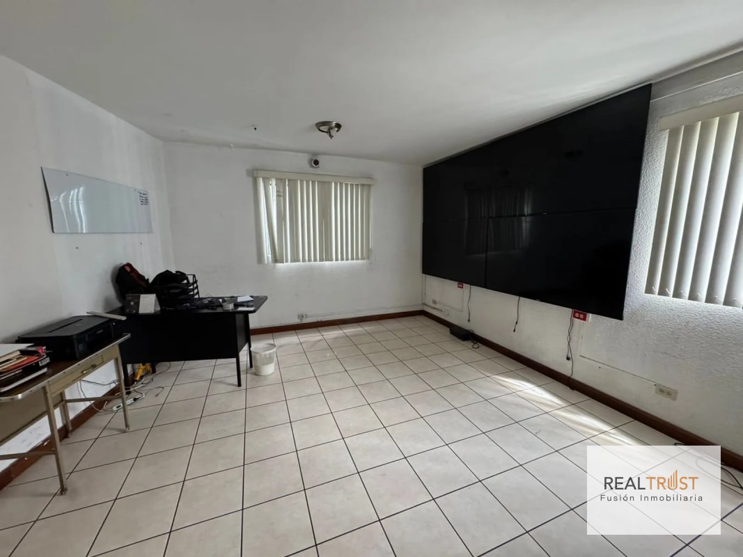 Casa para oficinas en zona 13 a pocos pasos de las Américas - 3