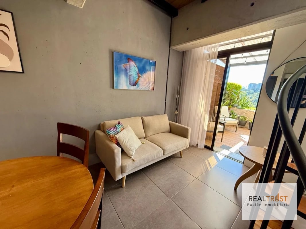 Rento apartamento tipo loft de una habitación en zona 10 - 12