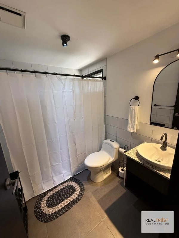 Rento apartamento tipo loft de una habitación en zona 10 - 1