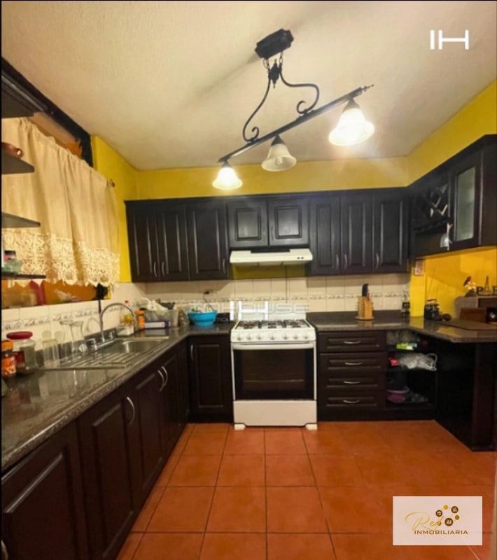🏡 VENDO CASA EN CIUDAD SAN CRISTÓBAL 📍 Ubicada sobre el boulevard principal, dentro de condominio - 15