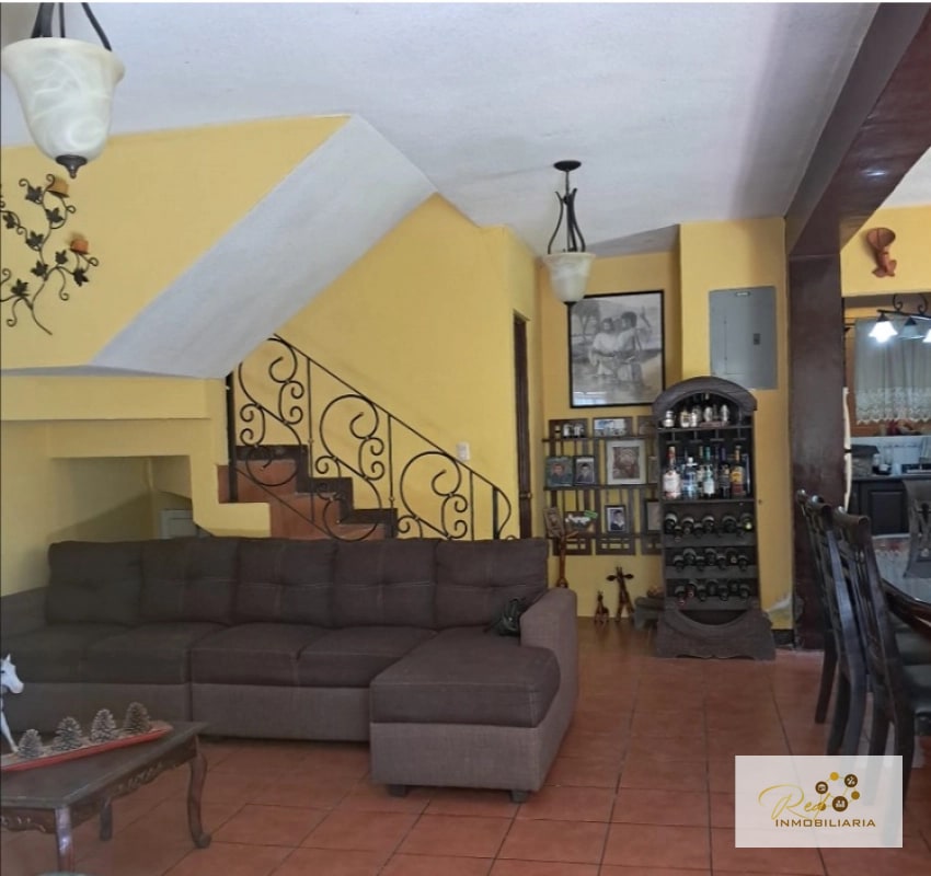 🏡 VENDO CASA EN CIUDAD SAN CRISTÓBAL 📍 Ubicada sobre el boulevard principal, dentro de condominio - 12
