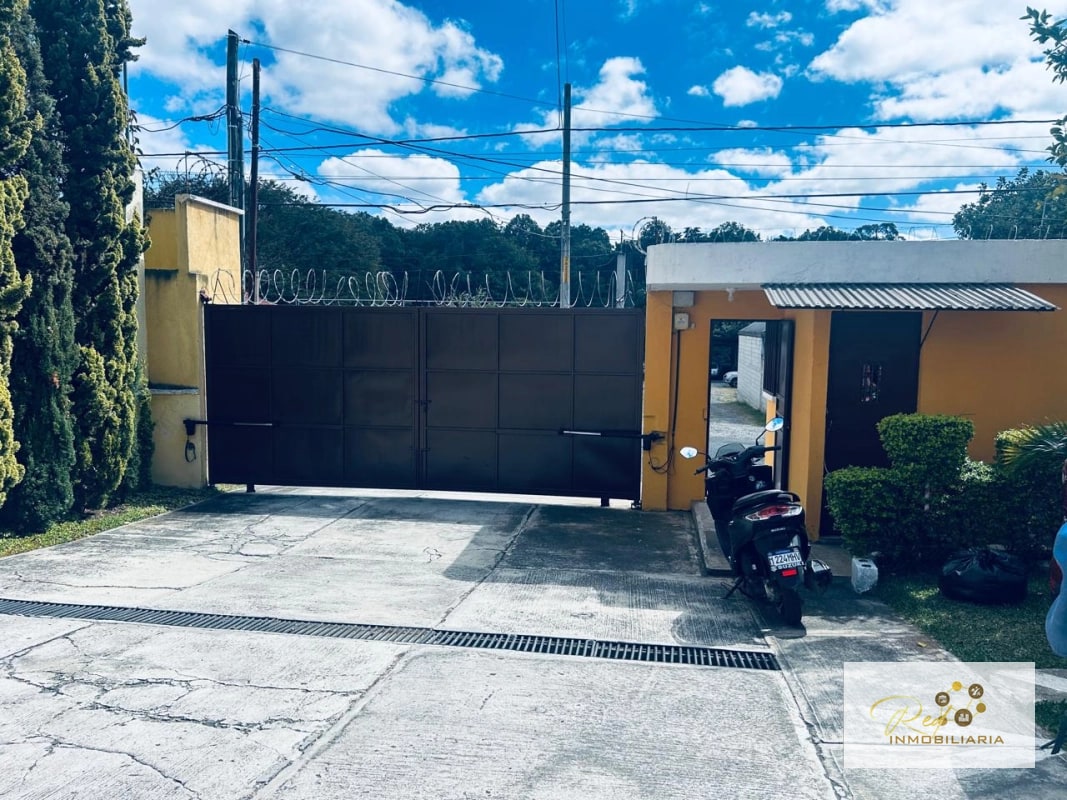 🏡 VENDO CASA EN CIUDAD SAN CRISTÓBAL 📍 Ubicada sobre el boulevard principal, dentro de condominio - 1