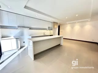 Apartamento de 3 dormitorios + cuarto de servicio en venta en zona 13 — Apartamento en Venta en Zona 13, Guatemala, Ciudad — miniatura 1 de 12