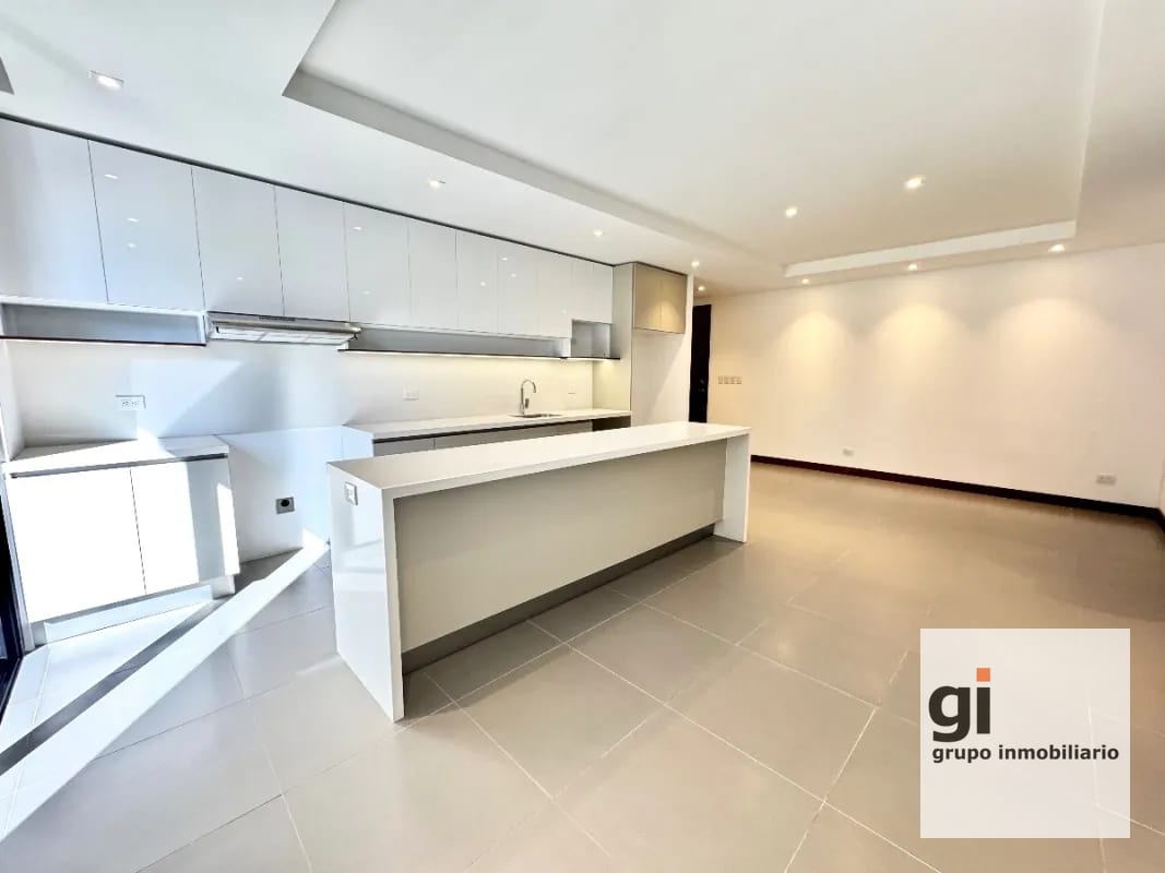 Apartamento de 3 dormitorios + cuarto de servicio en venta en zona 13 — Apartamento en Venta en Zona 13, Guatemala, Ciudad — foto 1 de 12