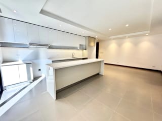 Apartamento de 3 dormitorios + cuarto de servicio en venta en zona 13 — Apartamento en Venta en Zona 13, Guatemala, Ciudad — miniatura 1 de 12