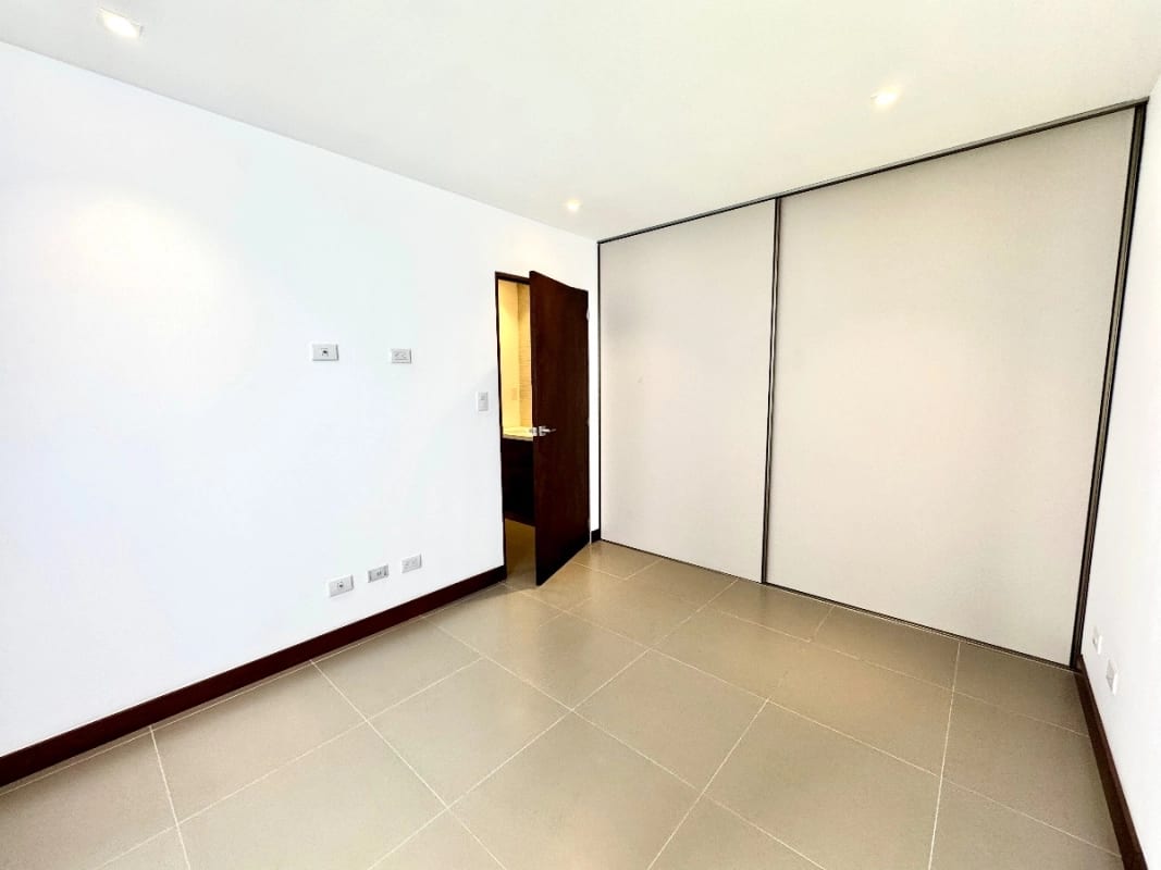 Apartamento de 3 dormitorios + cuarto de servicio en venta en zona 13 — Apartamento en Venta en Zona 13, Guatemala, Ciudad — foto 12 de 12
