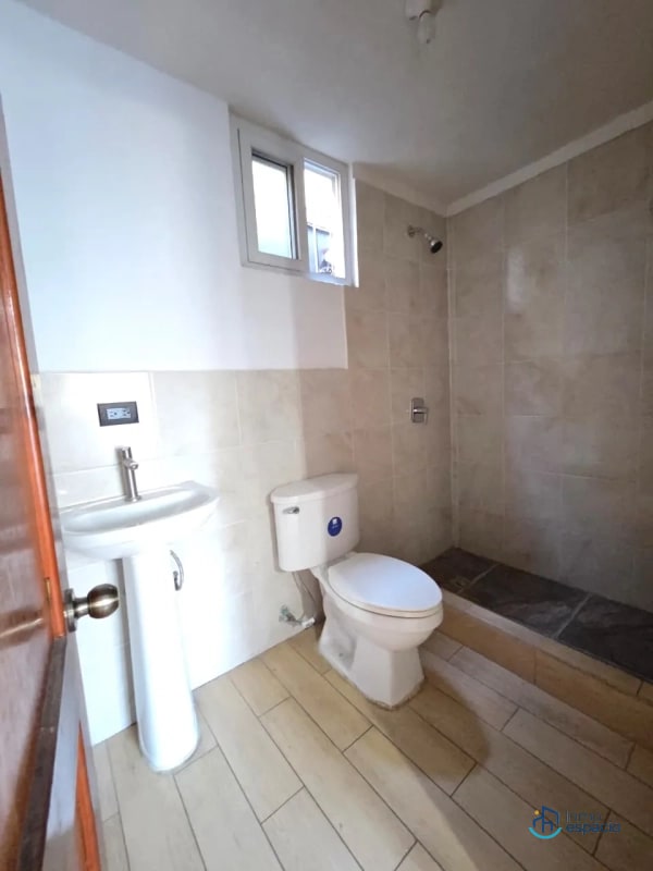CASA EN VENTA, ZONA 8 DE MIXCO-SAN CRISTÓBAL 2, - 4