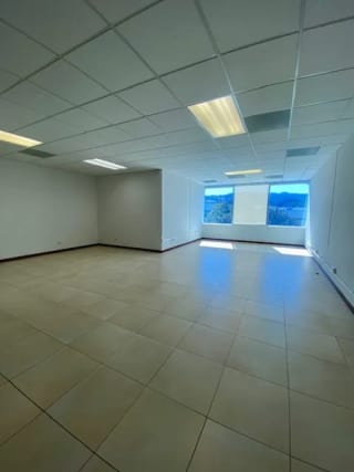 OFICINA EN RENTA ZONA PRADERA ZONA 10 TORRE 4 — Oficina en Alquiler en Zona Pradera, Zona 10, Guatemala, Ciudad — miniatura 13 de 14