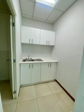 OFICINA EN RENTA ZONA PRADERA ZONA 10 TORRE 4 — Oficina en Alquiler en Zona Pradera, Zona 10, Guatemala, Ciudad — miniatura 10 de 14