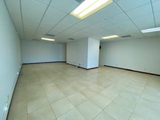 OFICINA EN RENTA ZONA PRADERA ZONA 10 TORRE 4 — Oficina en Alquiler en Zona Pradera, Zona 10, Guatemala, Ciudad — miniatura 8 de 14