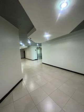 OFICINA EN RENTA ZONA PRADERA ZONA 10 TORRE 4 — Oficina en Alquiler en Zona Pradera, Zona 10, Guatemala, Ciudad — miniatura 6 de 14