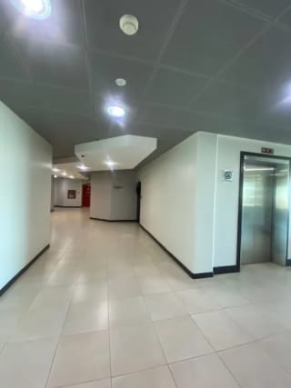 OFICINA EN RENTA ZONA PRADERA ZONA 10 TORRE 4 — Oficina en Alquiler en Zona Pradera, Zona 10, Guatemala, Ciudad — miniatura 4 de 14