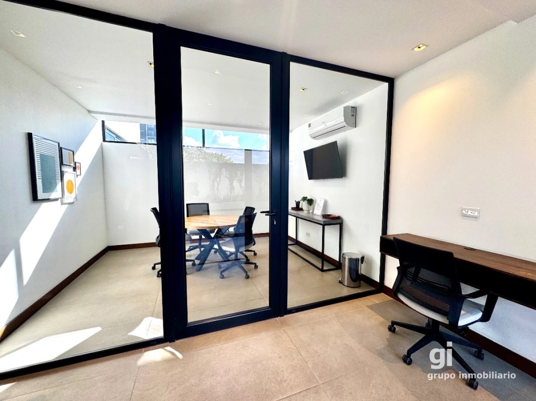 Apartamento de 2 dormitorios + jardín en venta en zona 13 - 4