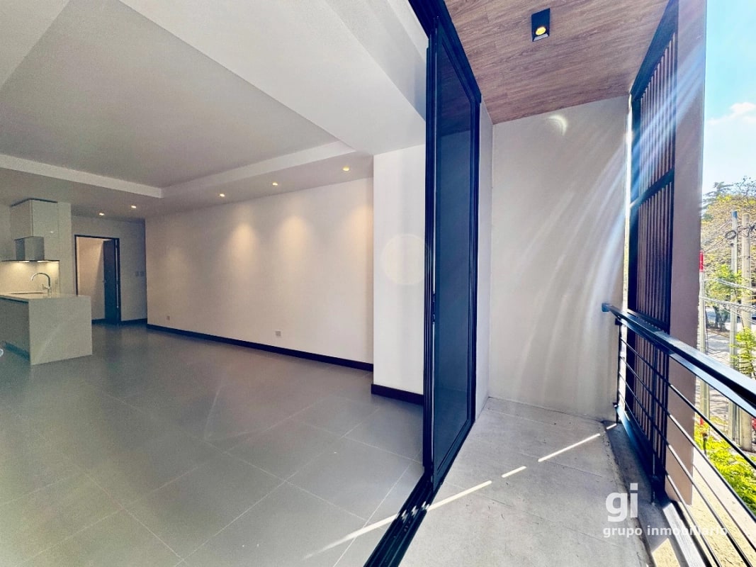 Apartamento de 2 dormitorios + jardín en venta en zona 13 - 9
