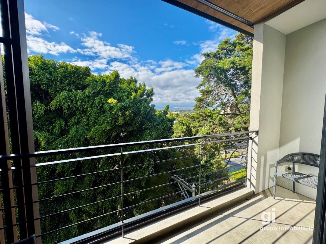 Apartamento de 2 dormitorios en venta en zona 13 - 15