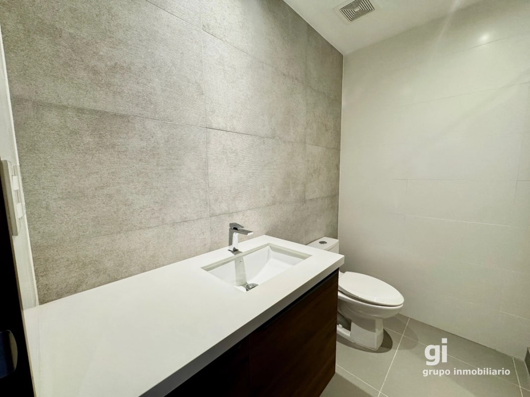 Apartamento de 2 dormitorios en venta en zona 13 - 11