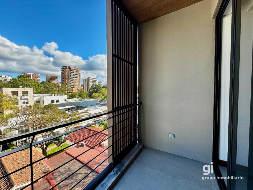 Apartamento de 2 dormitorios en venta en zona 13 - 8