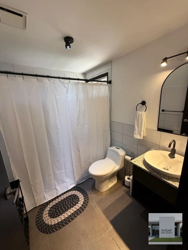 Apartamento Amueblado tipo Loft Un Dormitorio Zona 10 - 1