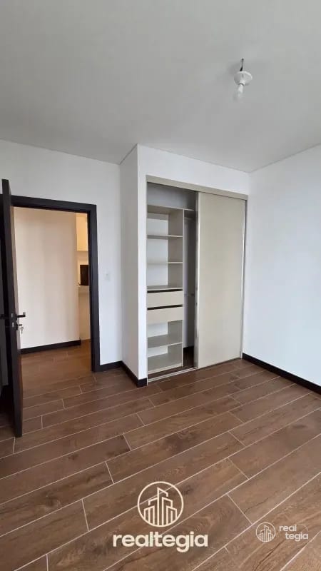 APARTAMENTO EN LIRIOS  DE CAYALÁ — Apartamento en Venta en Zona 16, Guatemala, Ciudad — foto 6 de 9