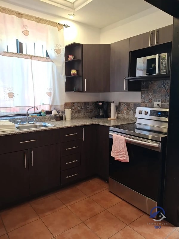 Casa en venta en Barrio Las Campanas, San Pedro Las Huertas, Sacatepéquez - 11