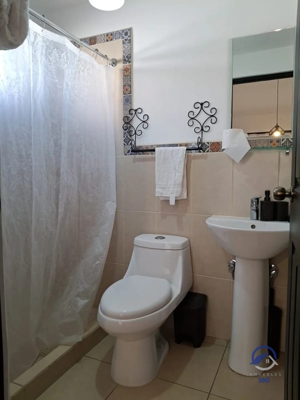 Casa en venta en Barrio Las Campanas, San Pedro Las Huertas, Sacatepéquez - 5