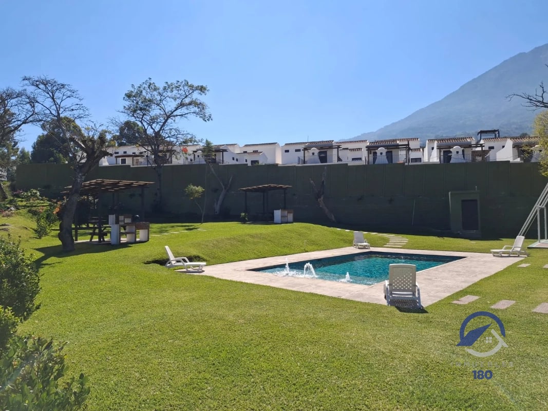 Casa en venta en Barrio Las Campanas, San Pedro Las Huertas, Sacatepéquez - 2