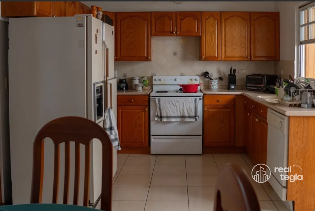 CASA EN VENTA ZONA 15 - 7