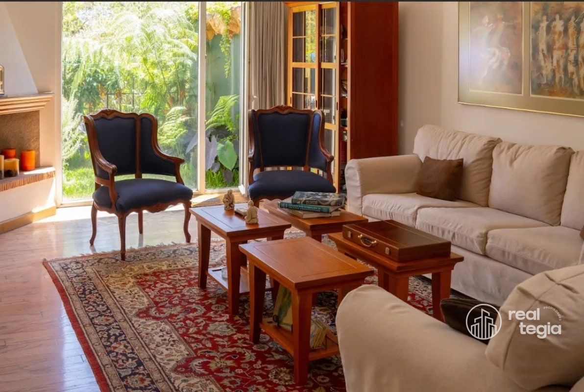 CASA EN VENTA ZONA 15 - 6