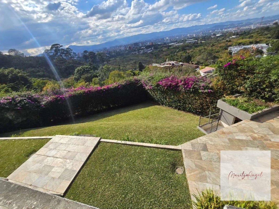 CASA EN VENTA EN ZONA 16 - 15
