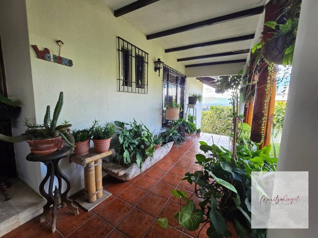 CASA EN VENTA EN ZONA 16 - 12