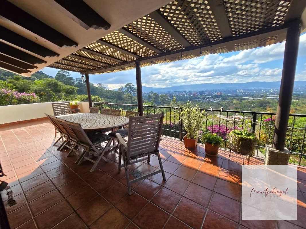 CASA EN VENTA EN ZONA 16 - 8